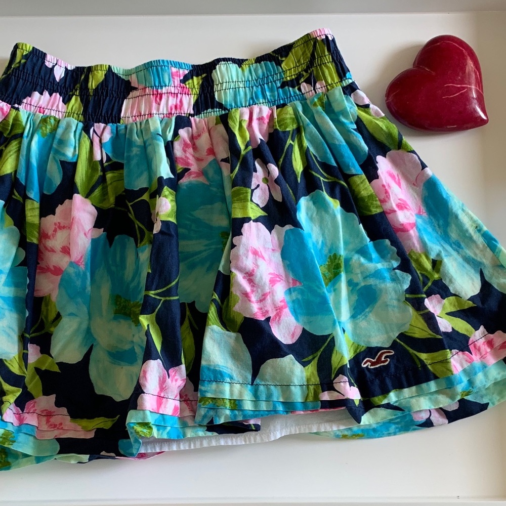 Hollister Girls’ Floral Mini Skirt EUC size S